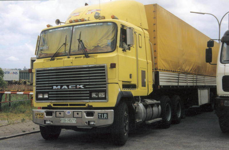 MACK Iran Bild006 (2) (2).jpg