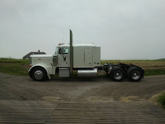 Peterbilt1.jpg