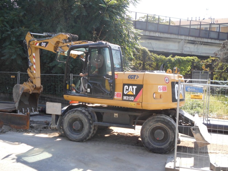 Caterpillar M313D (2).jpg