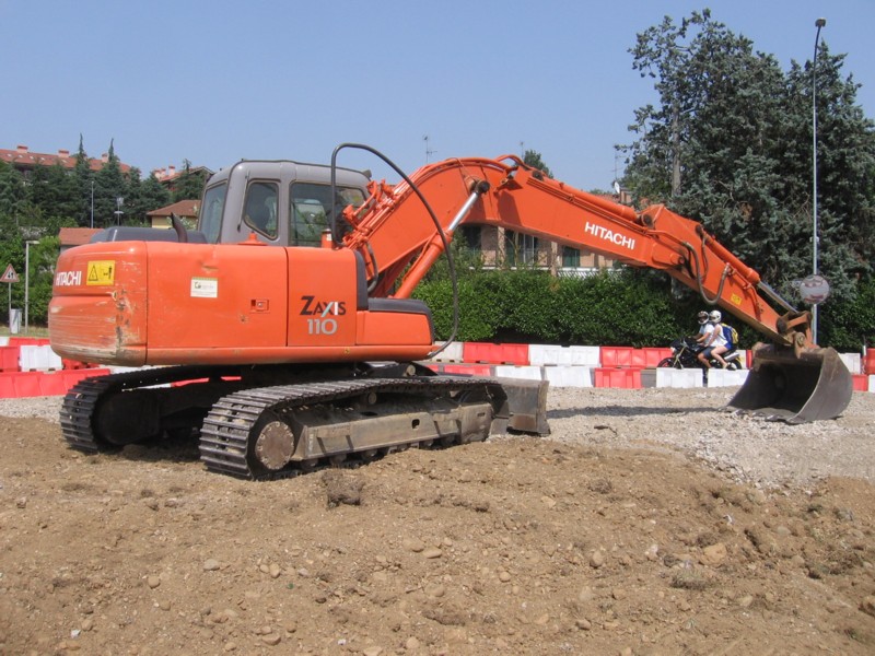 Hitachi Zaxis 110 Grignola 005.jpg