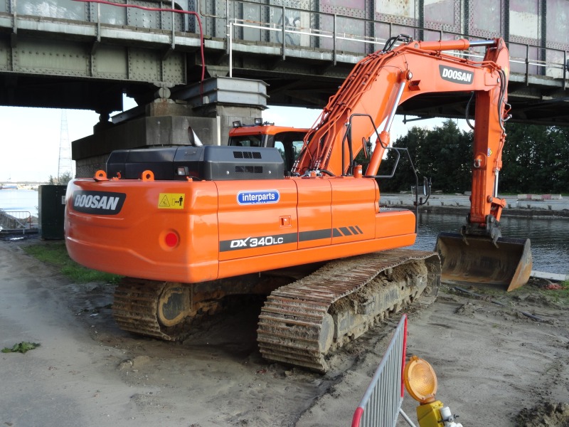 Doosan DX 340-3 (2).jpg