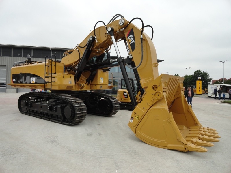 Cat 385 C FS (2).jpg