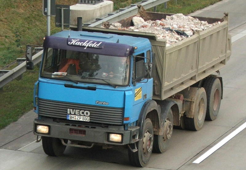 HACKFELD Iveco 4Achs DSC00124 (2) (2).jpg