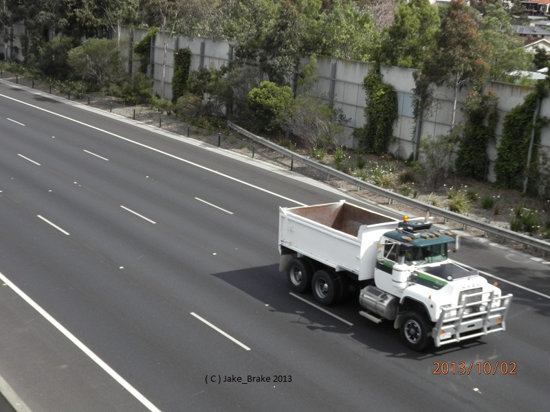 Mack 6x4 Tipper Melborne 02.10.2013.jpg