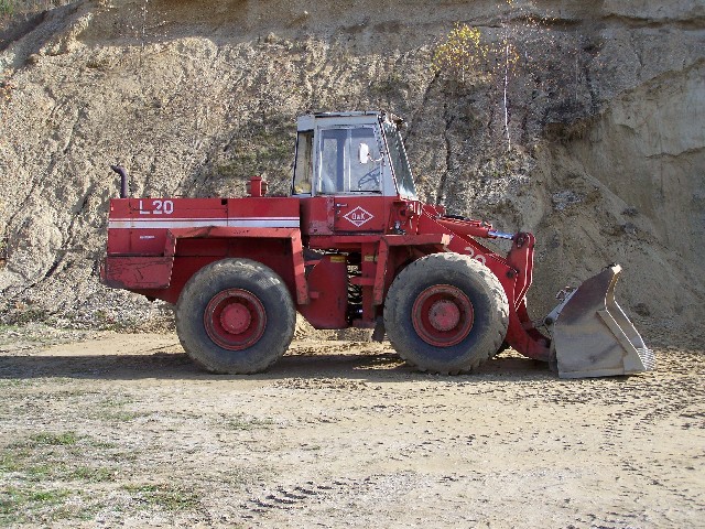 O&K SERIE L20 "B", PALA GOMMATA peso 14 ton articolata Attachment