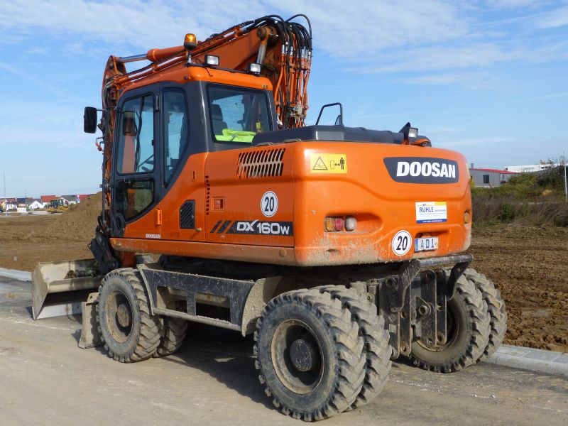 Doosan DX 160 W 3.jpg