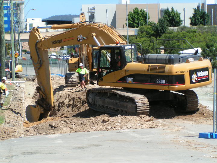 CAT330D 1.jpg