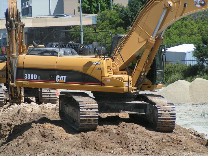 CAT 330D 2.jpg