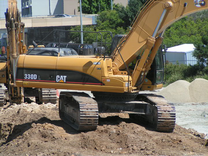 CAT 330D 2.jpg