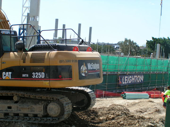 CAT 325D 4.jpg