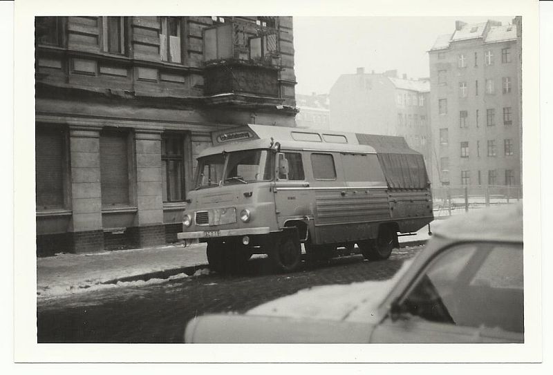 Robur Entstörfahrzeug, Prenzlauer Berg, Dez. 1976.jpg