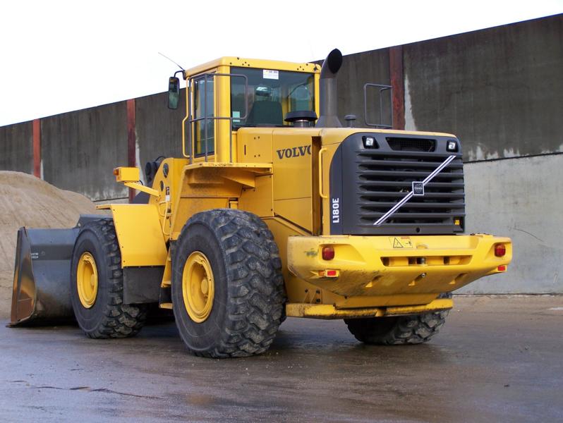 Volvo L 180E_002.jpg
