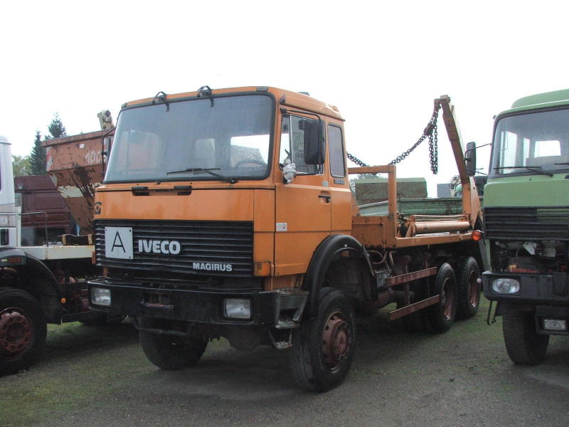 Iveco Muldenabsetzer (2).jpg