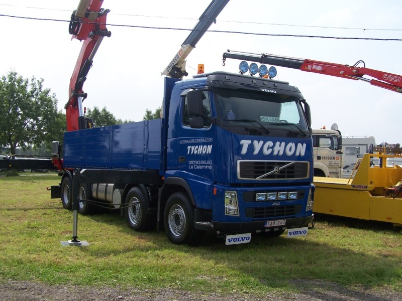Volvo FH 12-460 8x4 Tychon (B).jpg