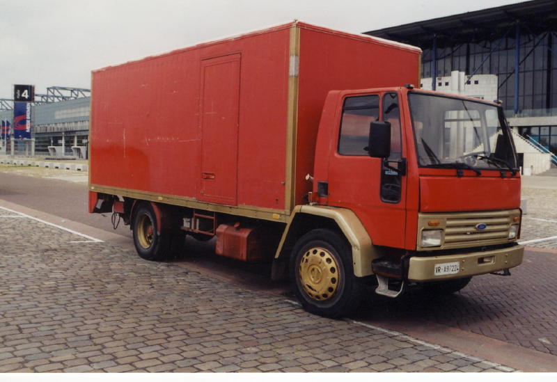 Ford Cargo American Circus rot  (2).jpg