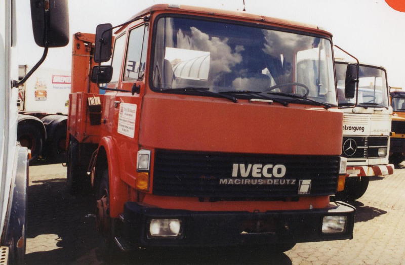 Iveco Magirus Orange (2).jpg