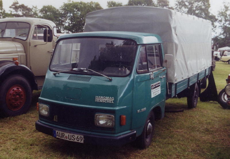 Hanomag Henschel F30 Pritsche (2).jpg