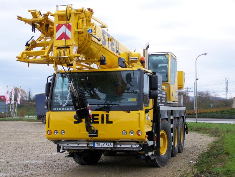 Liebherr LTM 1045-001.jpg