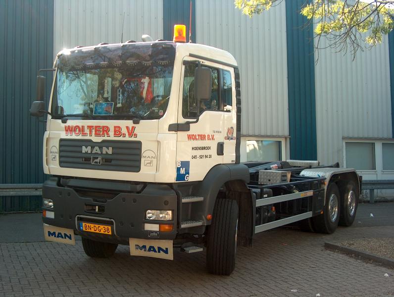 MAN TG-A 26.410 FDC 6x4 haakarmwagen Wolters Hoensbroek.jpg